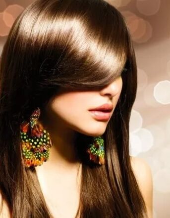 En utilisant des masques de restauration des cheveux efficaces, vous pouvez retourner la santé et des vues attrayantes sur les mèches à la maison